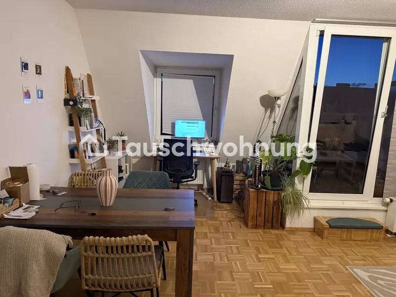 Tauschwohnung: 2-Zimmer-Wohnung in Lichtenberg 700. Suche etwas gunstiger — photo 1